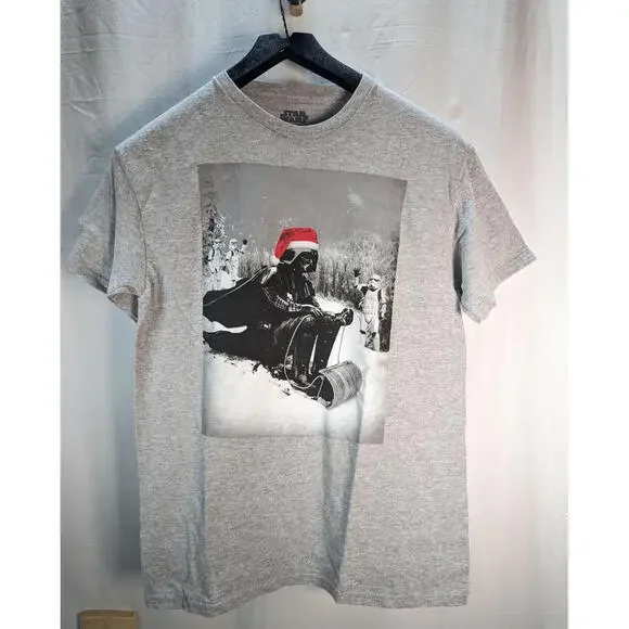 Star Wars Darth Vader Men’s Christmas T-Shirt~ M~Cotton-Poly Gray Sled Red Cap - Picture 1 of 8